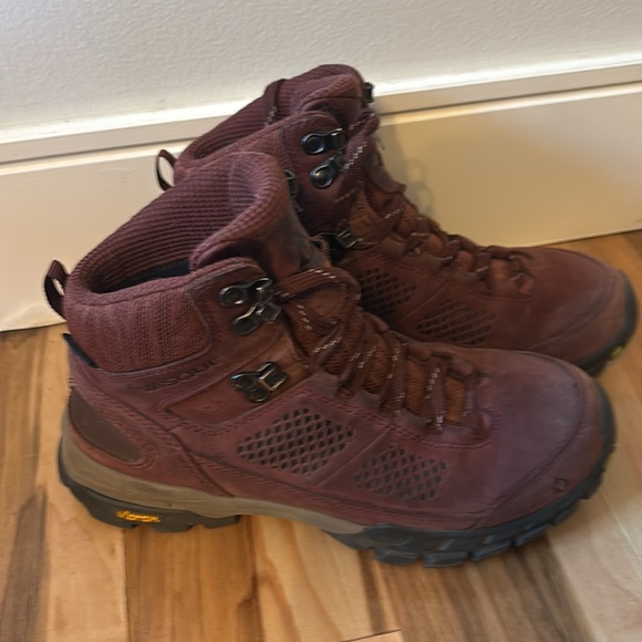 Women’s Vasque Talus AT Ultradry size 8. Lightly worn and in great condition. - Picture 2 of 4